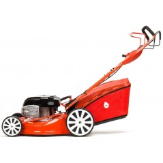 czerwona kosiarka spalinowa 3