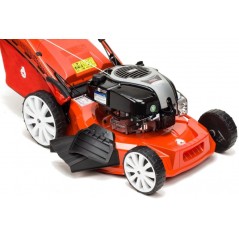 czerwona kosiarka spalinowa 5